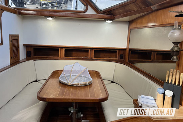 Luxury Flybridge Cruiser Sydney 4I