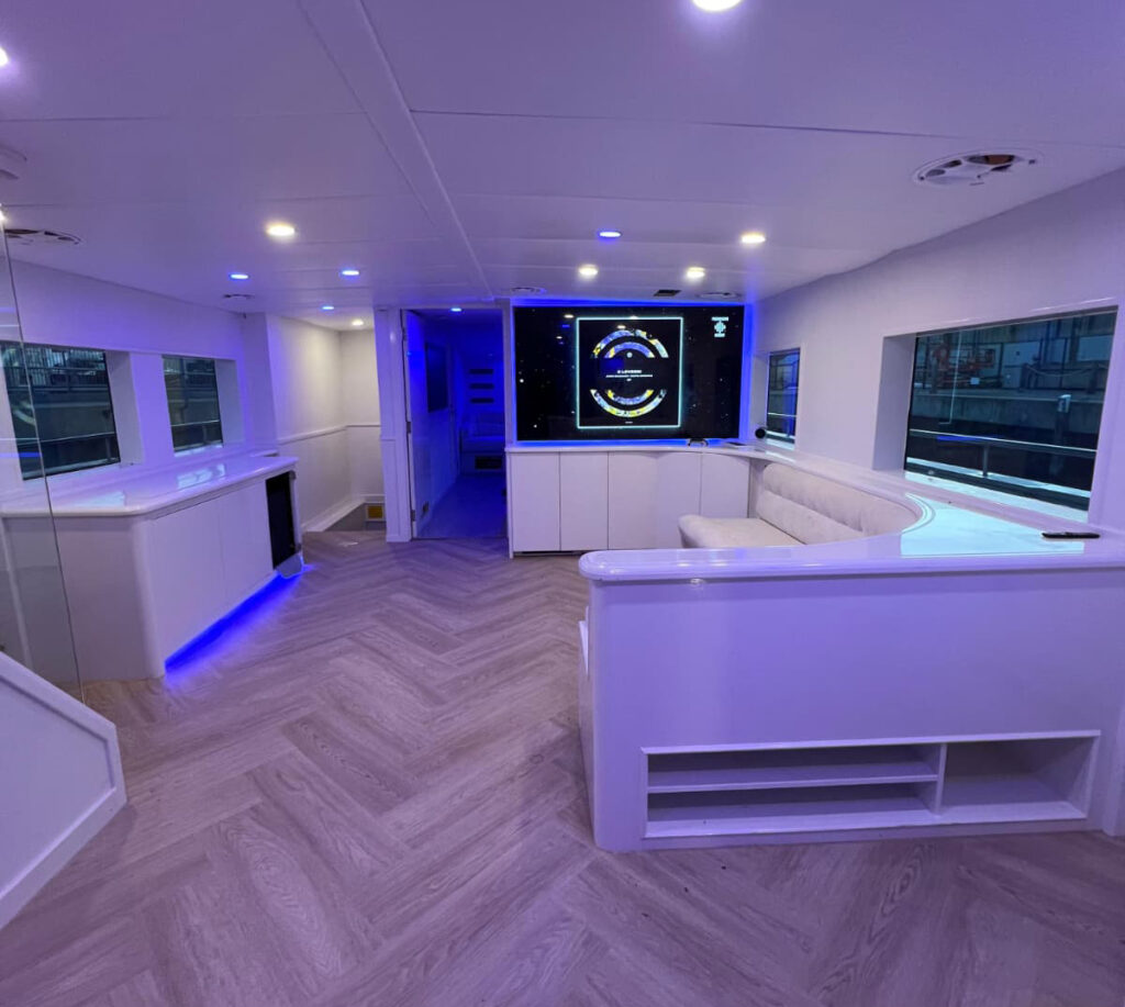 Super Yacht Melbourne 1L